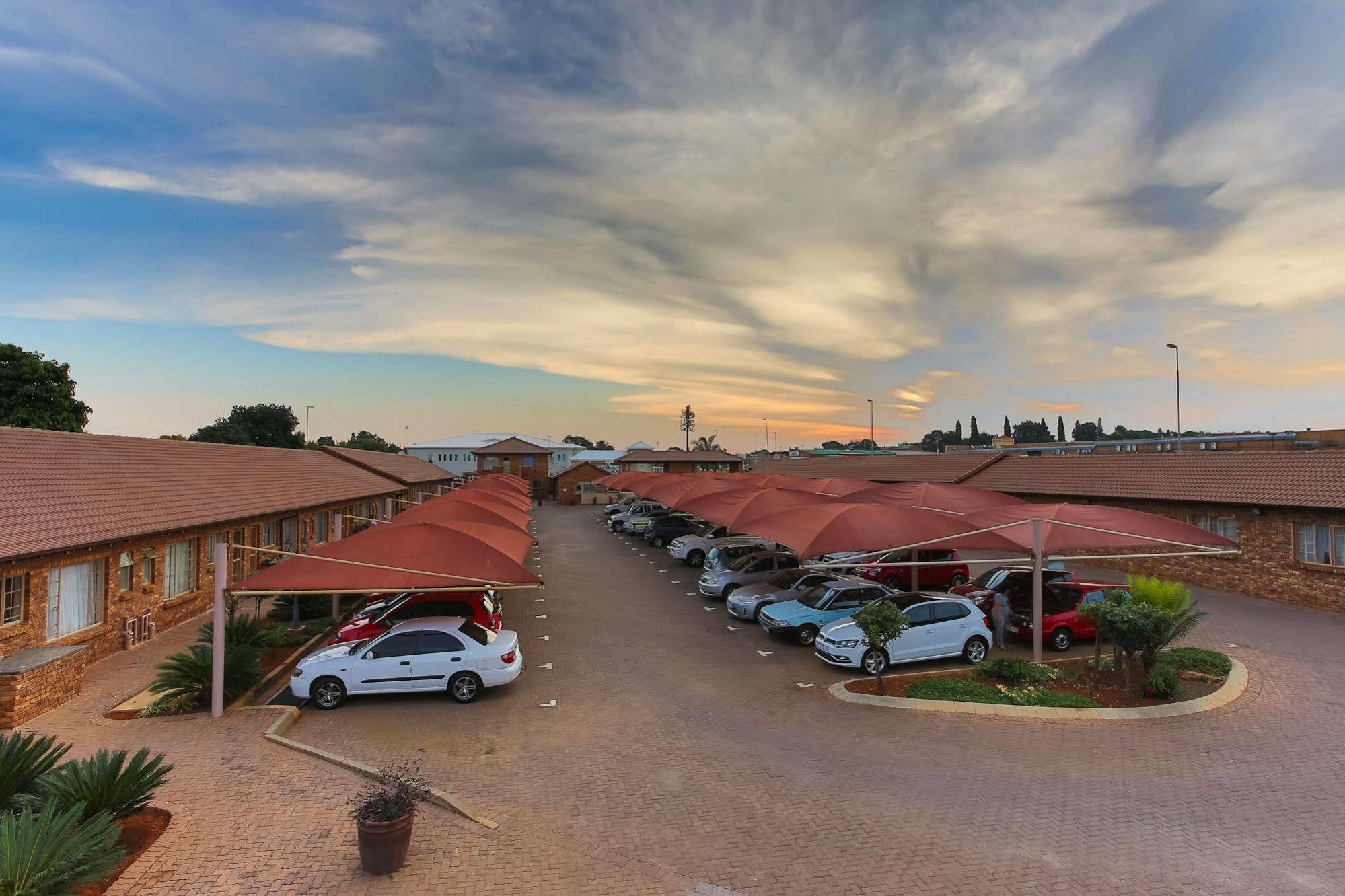 Rudman Townhouses - Or Tambo Airport Boksburg Εξωτερικό φωτογραφία